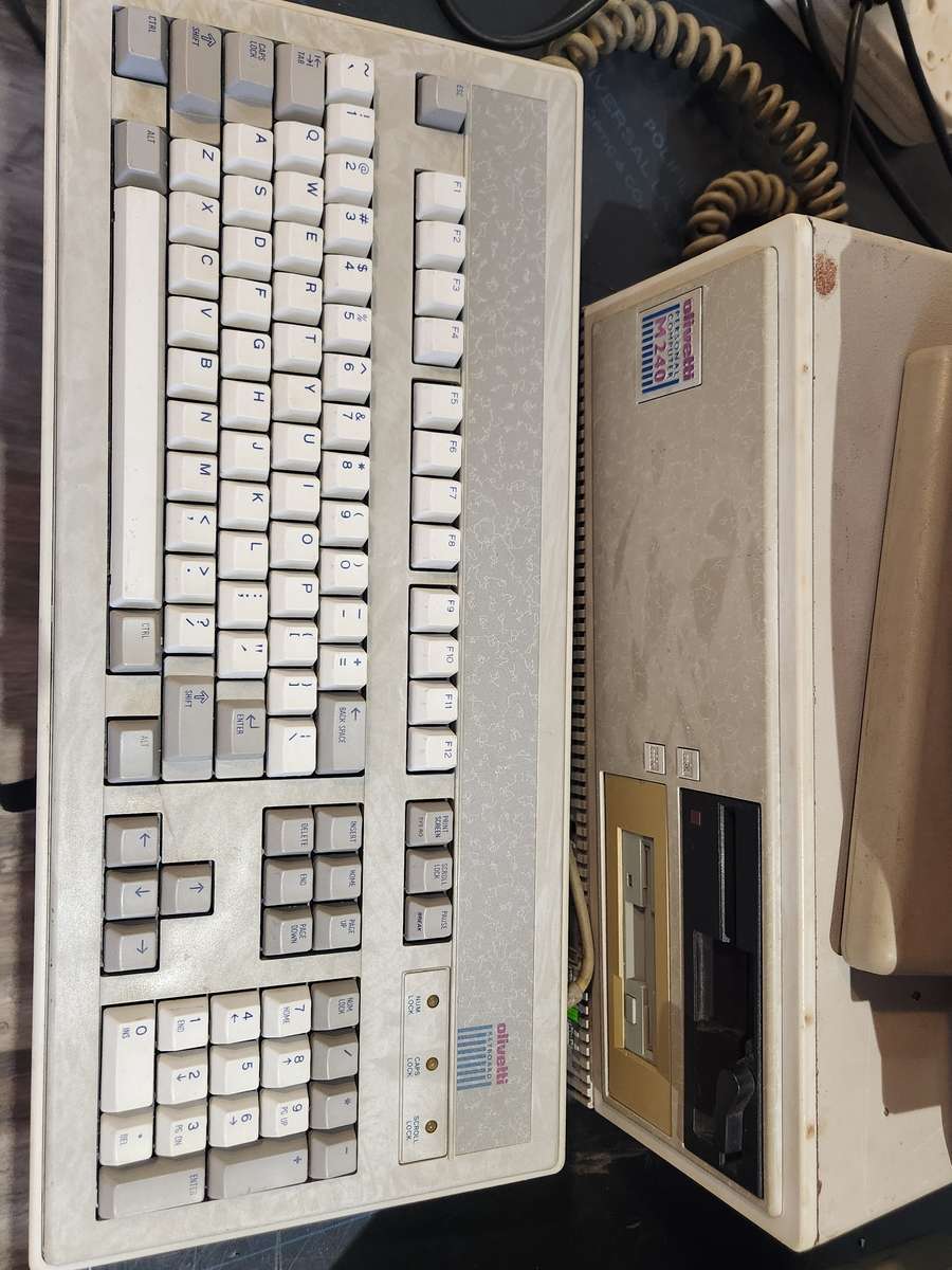 Olivetti M240 Computer