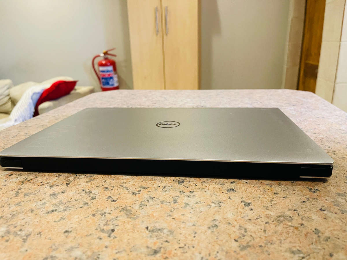 Dell Precision 5520 Workstation 15.6-inch Xeon Processor Quadro GPU 32GB RAM 1TB SSD Windows 11