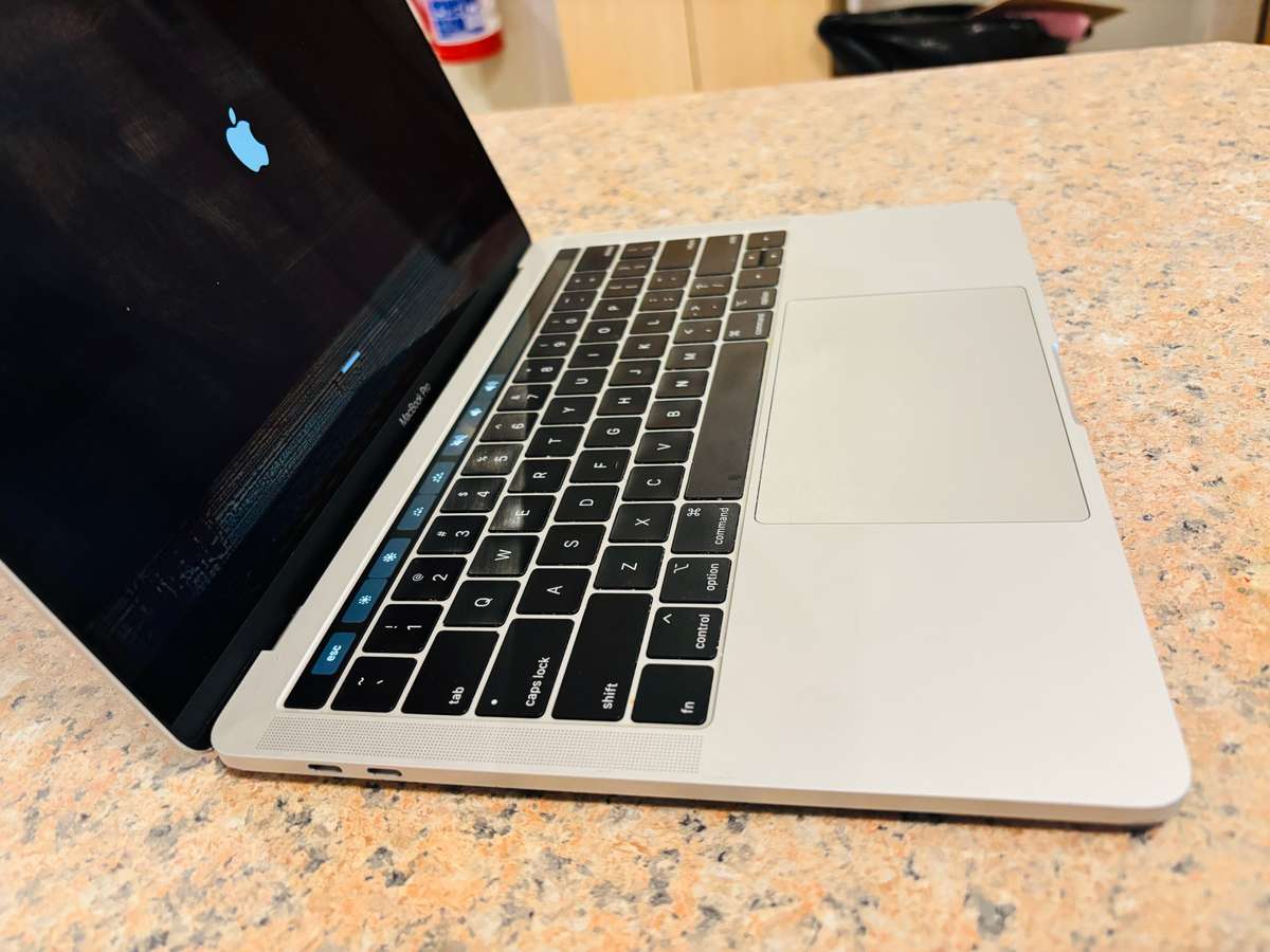 Macbook Pro 2018 13-inch Display - Intel Core i7 - 16GB RAM - 512GB SSD - Touchbar & TouchID MacOS