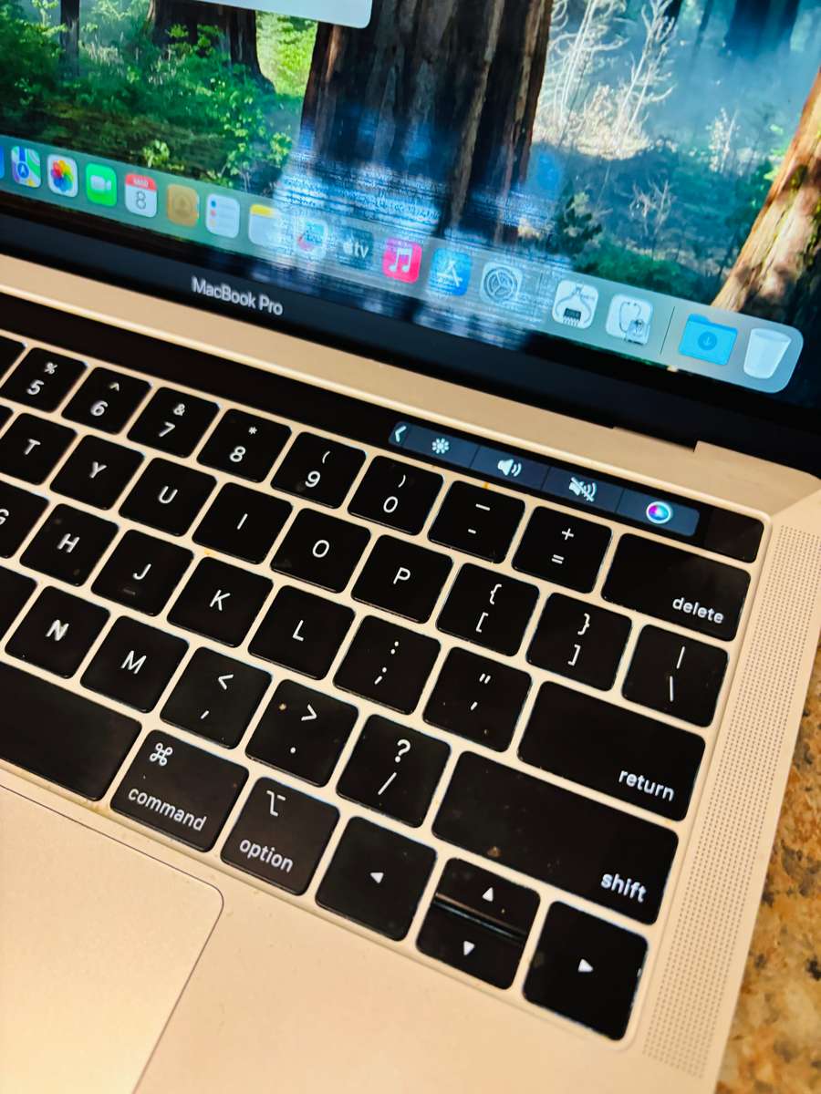 Macbook Pro 2018 13-inch Display - Intel Core i7 - 16GB RAM - 512GB SSD - Touchbar & TouchID MacOS