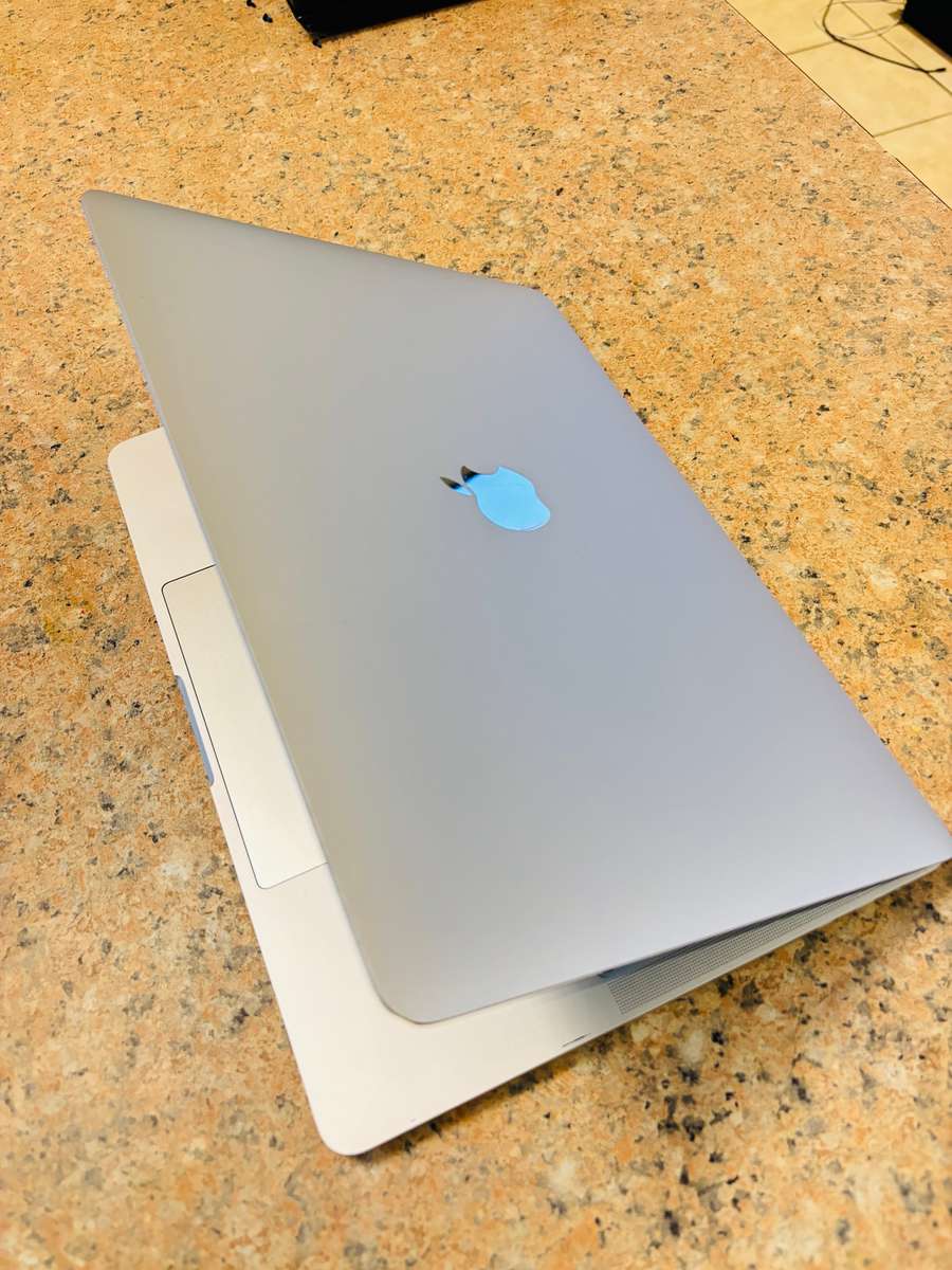 Macbook Pro 2018 13-inch Display - Intel Core i7 - 16GB RAM - 512GB SSD - Touchbar & TouchID MacOS