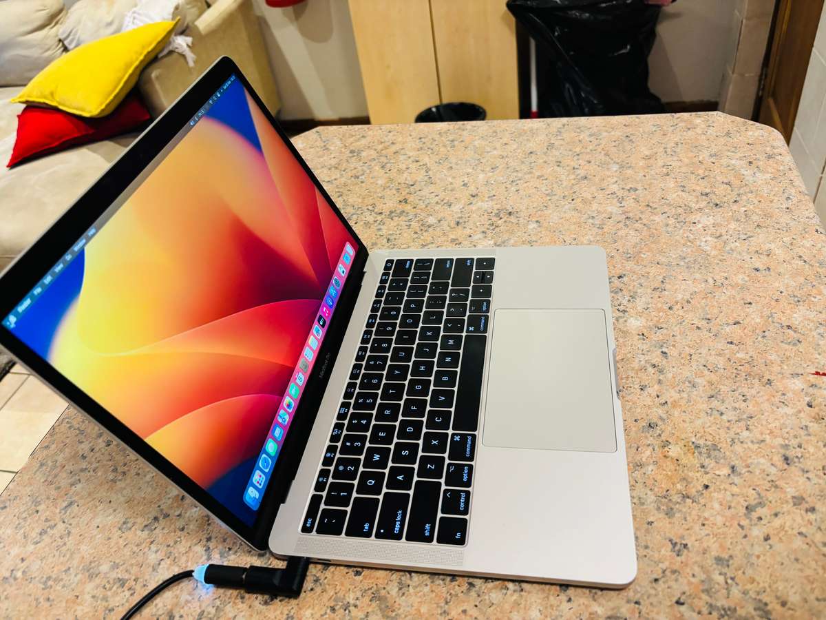 Macbook Pro 2017 13-inch Display - Intel Core i5 - 8GB RAM - 128GB SSD - Non-Touchbar MacOS