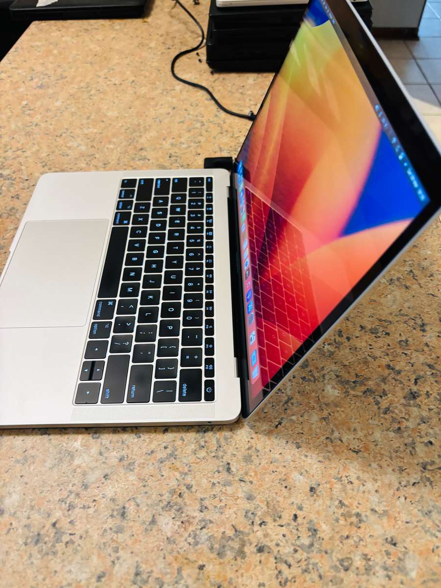 Macbook Pro 2017 13-inch Display - Intel Core i5 - 8GB RAM - 128GB SSD - Non-Touchbar MacOS