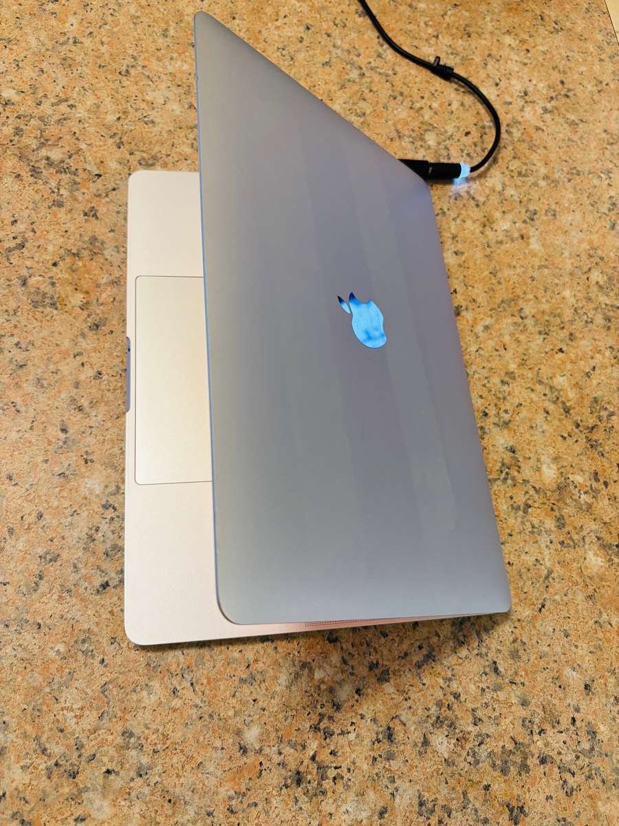 Macbook Pro 2017 13-inch Display - Intel Core i5 - 8GB RAM - 128GB SSD - Non-Touchbar MacOS