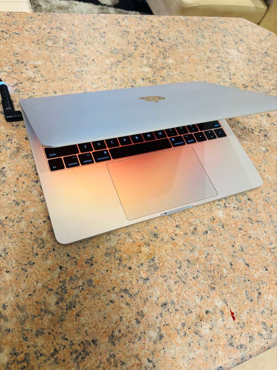 Macbook Pro 2017 13-inch Display - Intel Core i5 - 8GB RAM - 128GB SSD - Non-Touchbar MacOS