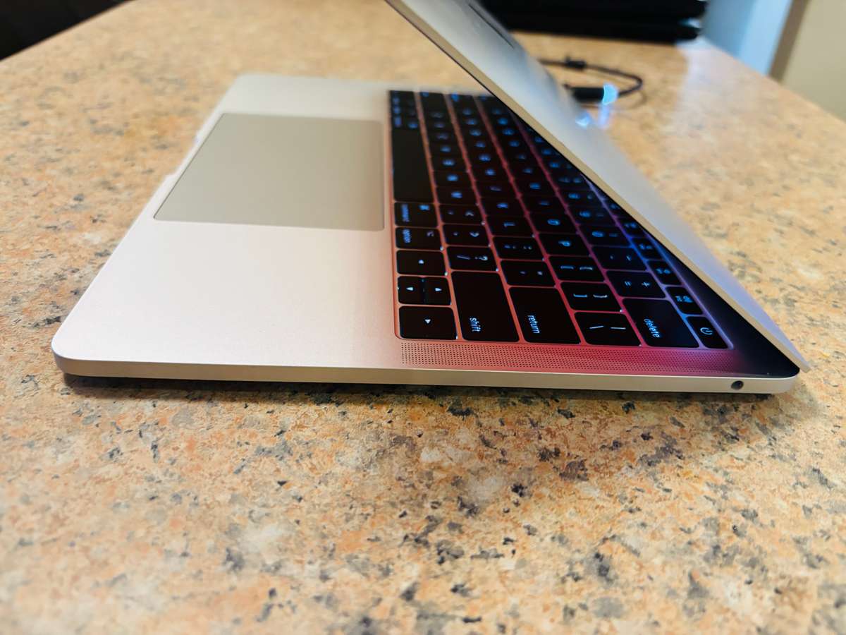 Macbook Pro 2017 13-inch Display - Intel Core i5 - 8GB RAM - 128GB SSD - Non-Touchbar MacOS