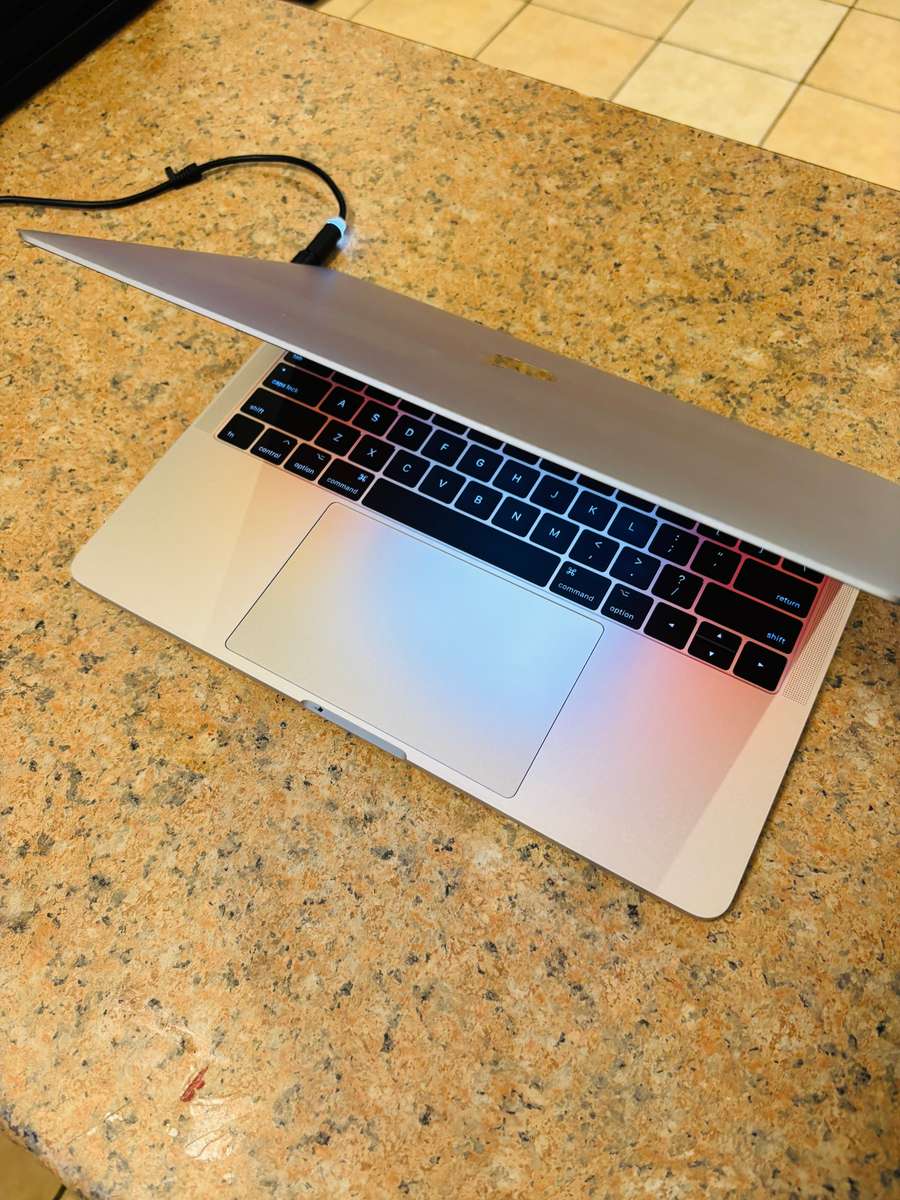 Macbook Pro 2017 13-inch Display - Intel Core i5 - 8GB RAM - 128GB SSD - Non-Touchbar MacOS