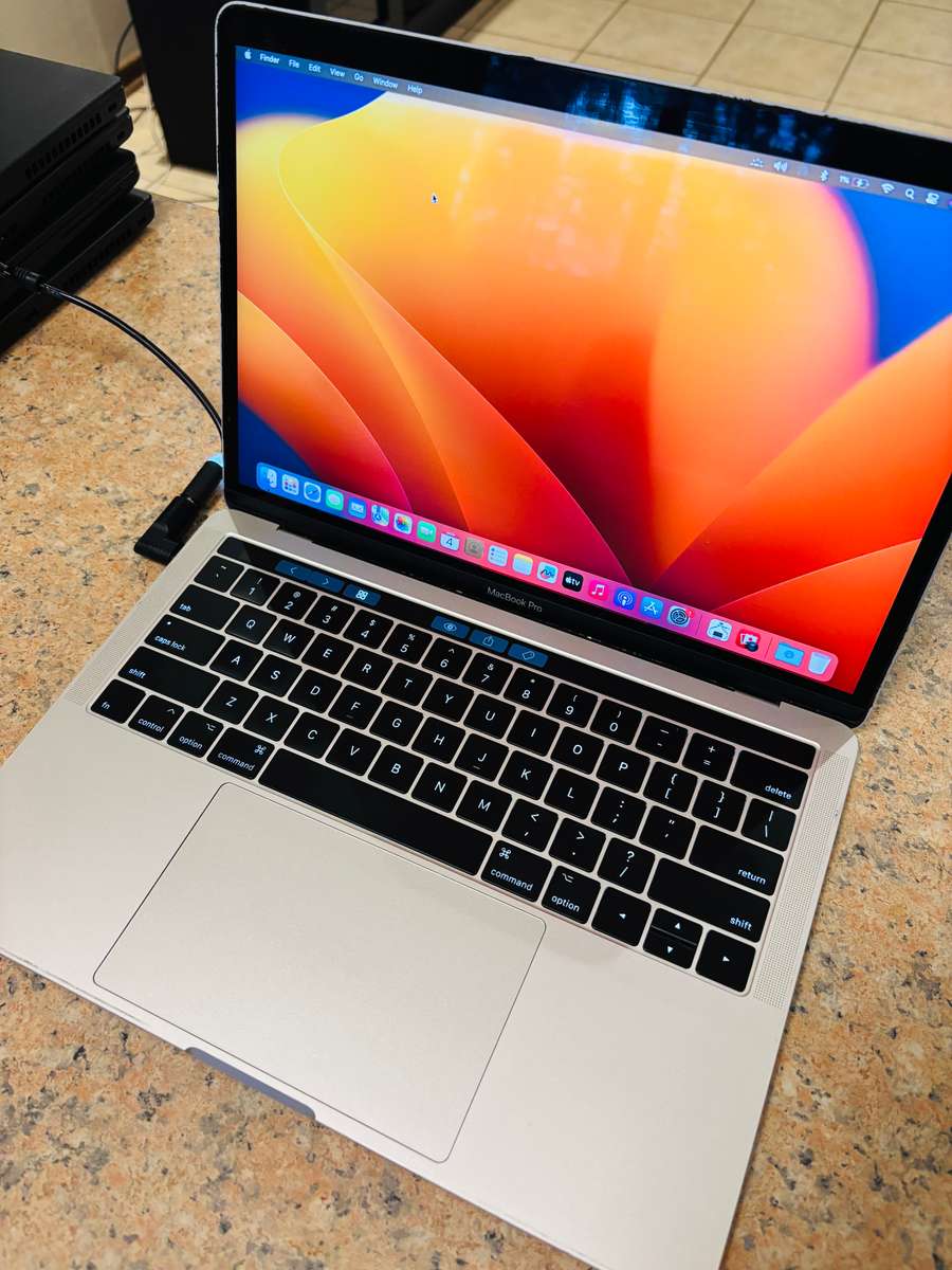 Macbook Pro 2017 13-inch Retina Display - Intel Core i5 - 16GB RAM - 1TB SSD - Touchbar & TouchID