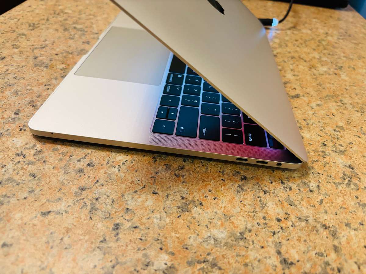 Macbook Pro 2017 13-inch Retina Display - Intel Core i5 - 16GB RAM - 1TB SSD - Touchbar & TouchID