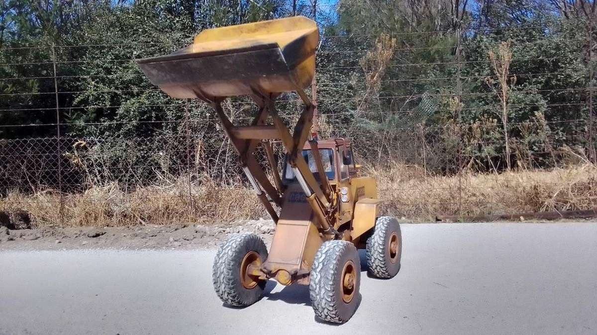 1/24 scale CASE W18 front end loader