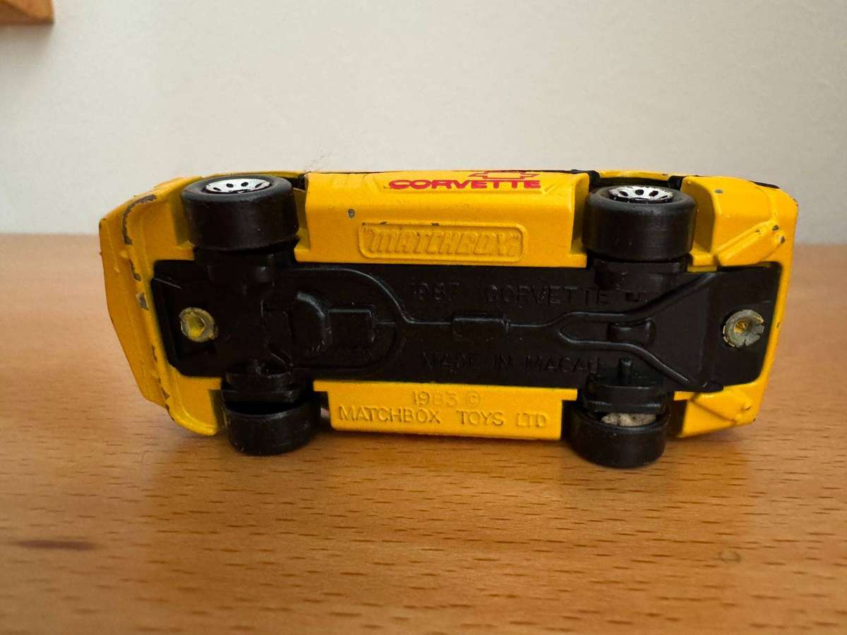 1988 Matchbox 1-75 '87 Corvette Yellow Convertible