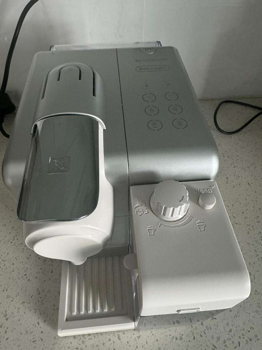 Nespresso - Lattissima Touch Coffee Machine