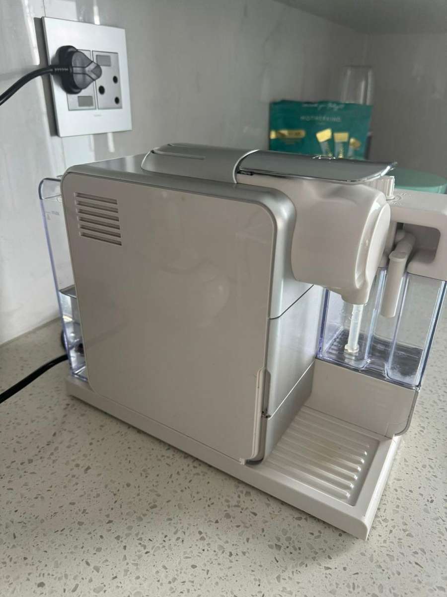 Nespresso - Lattissima Touch Coffee Machine
