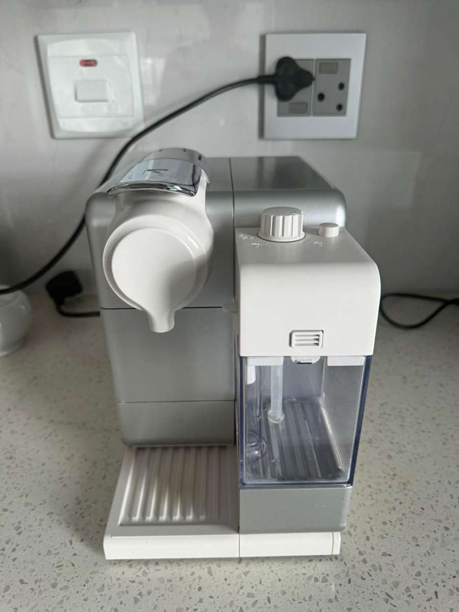 Nespresso - Lattissima Touch Coffee Machine