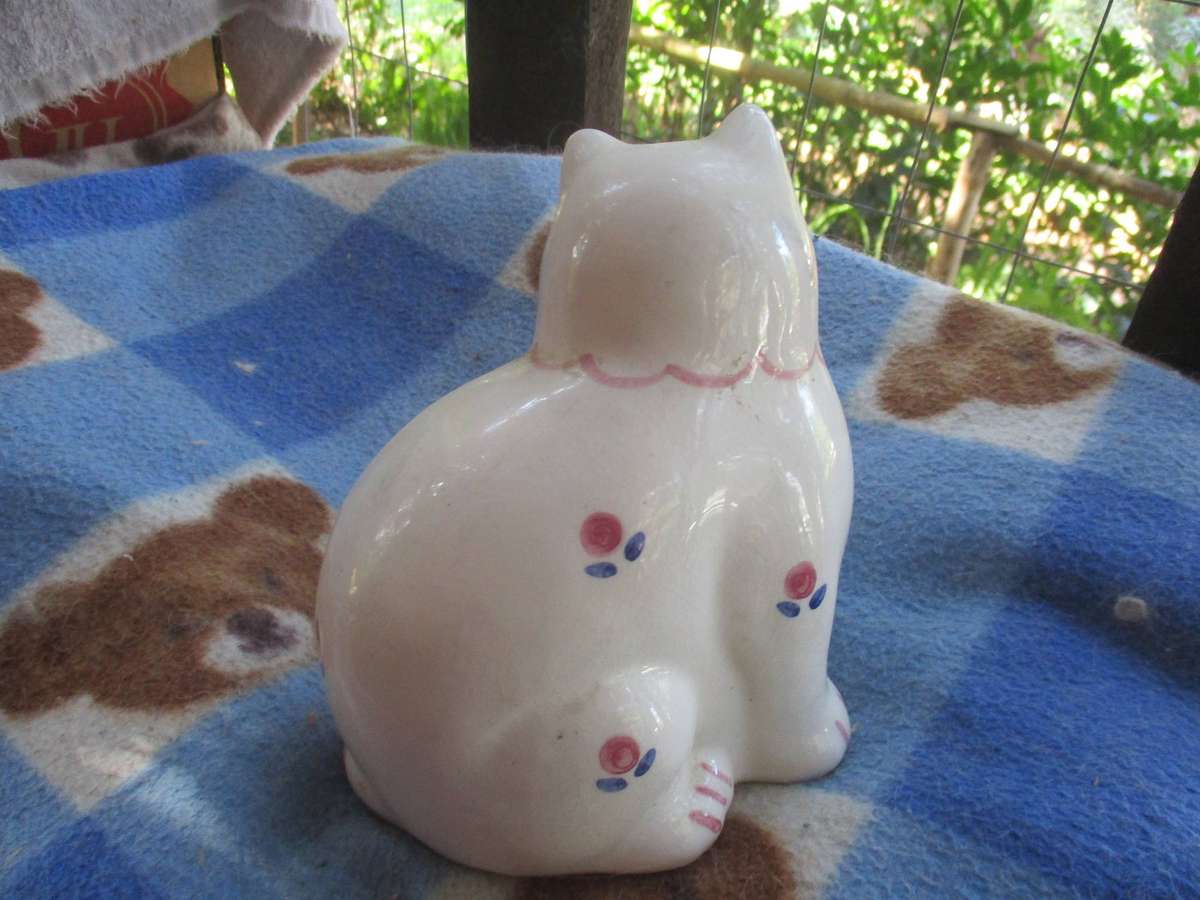 Cat ornament smiling cat