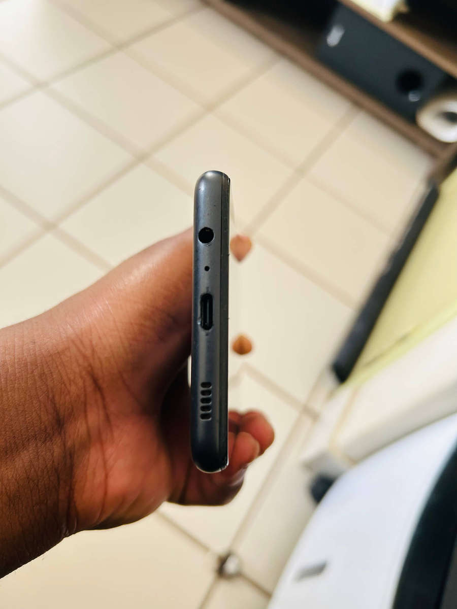 Samsung Galaxy A12  DEAD / Not Powering On  For Parts or Repair