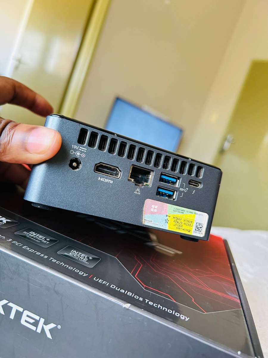 Intel NUC Mini PC i3 8th Gen | 8GB RAM | 500GB HDD | Windows 10 | HDMI | USB-C | Compact Desktop