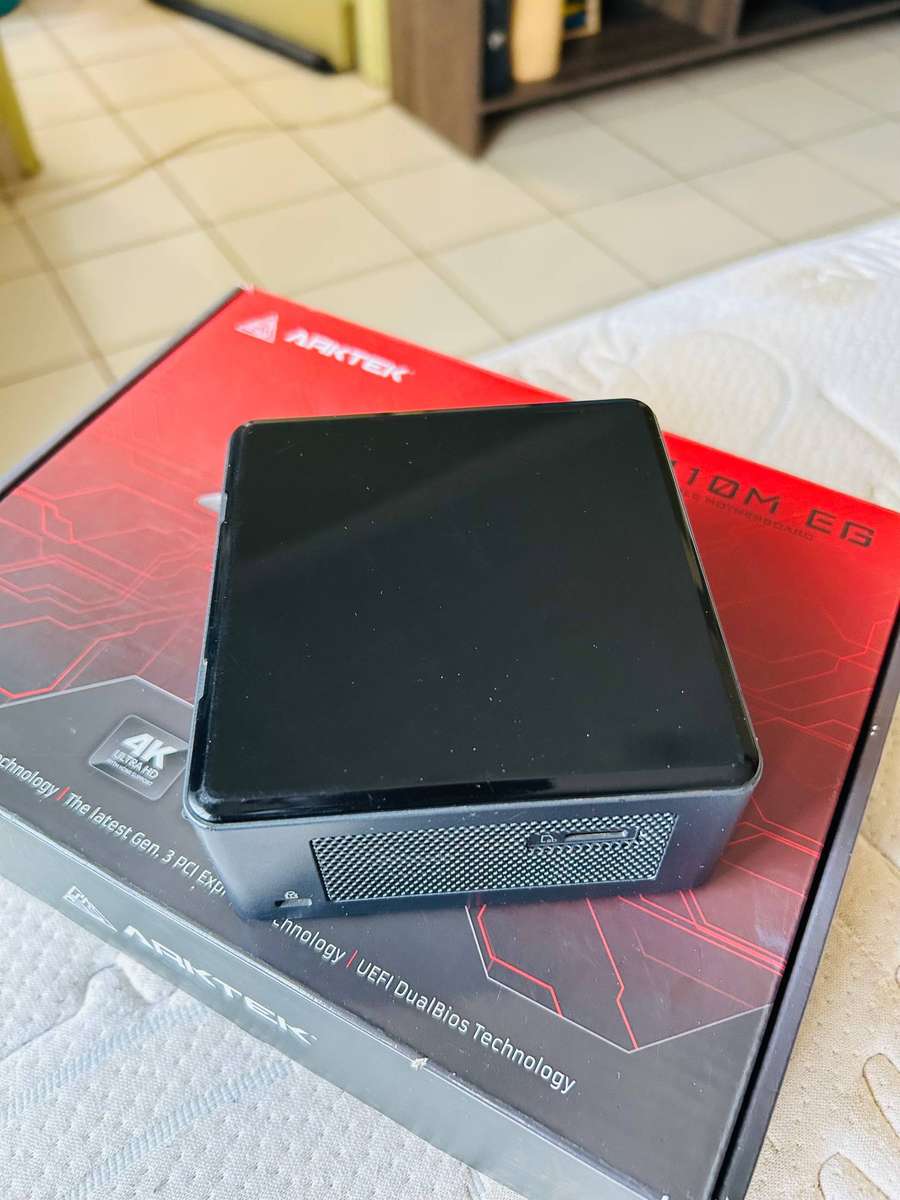 Intel NUC Mini PC i3 8th Gen | 8GB RAM | 500GB HDD | Windows 10 | HDMI | USB-C | Compact Desktop