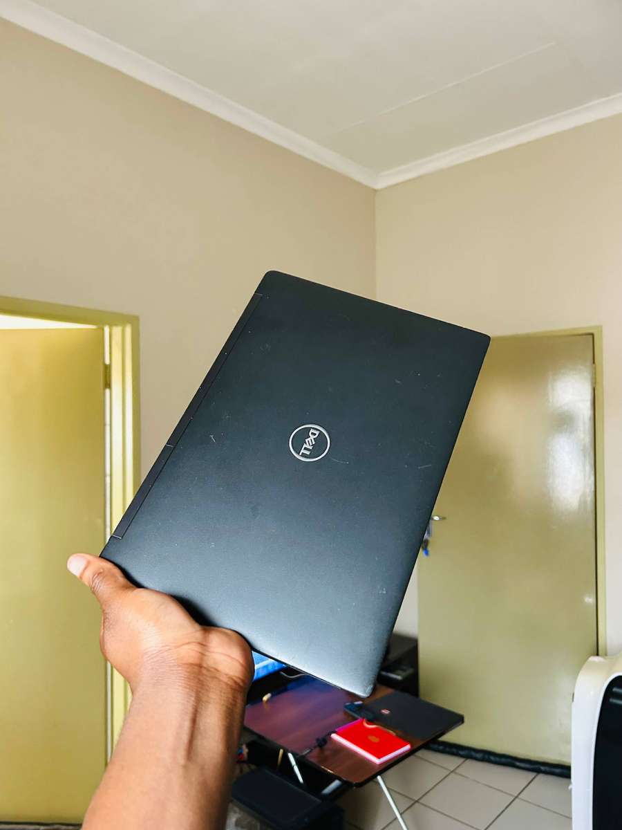 Dell Latitude 7390 Touchscreen | i5-8350U | 8GB RAM | 256GB SSD | LTE