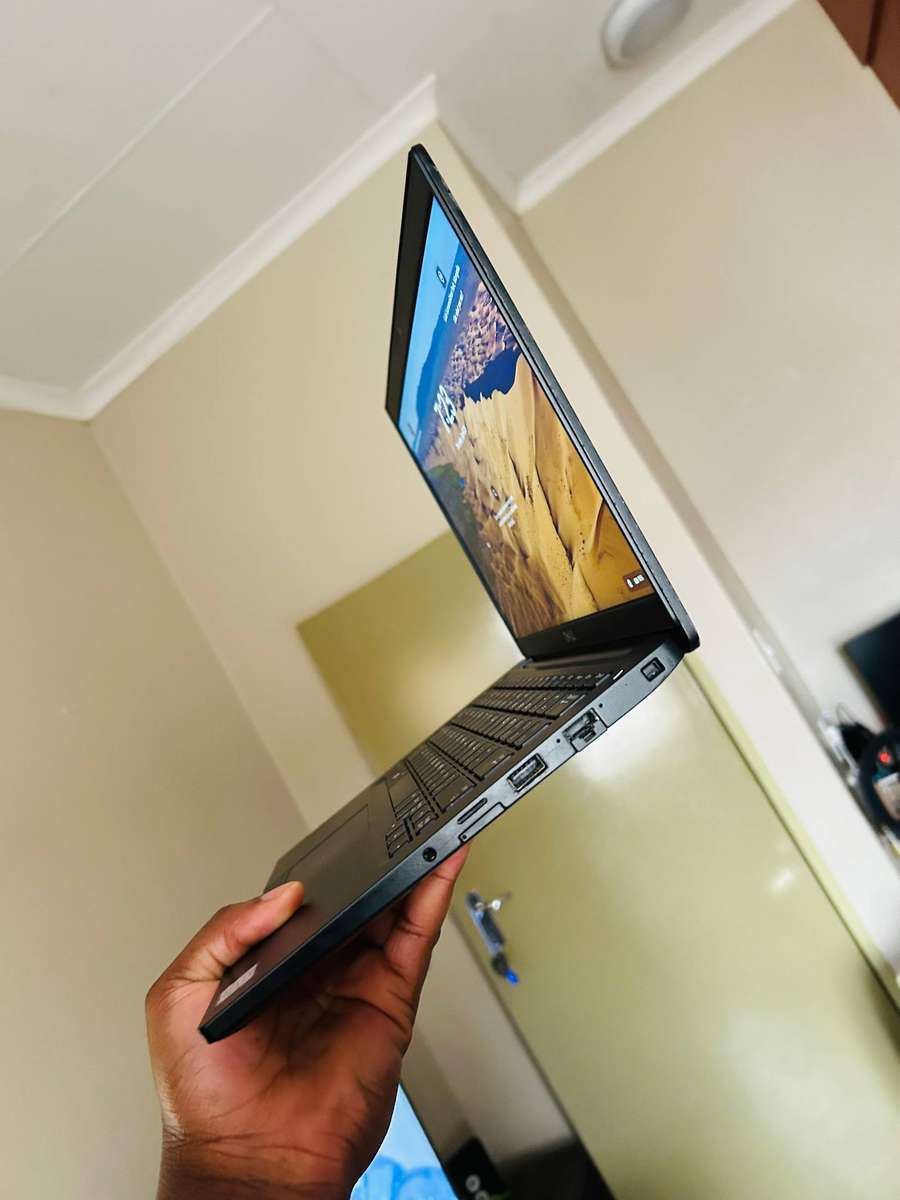 Dell Latitude 7390 Touchscreen | i5-8350U | 8GB RAM | 256GB SSD | LTE