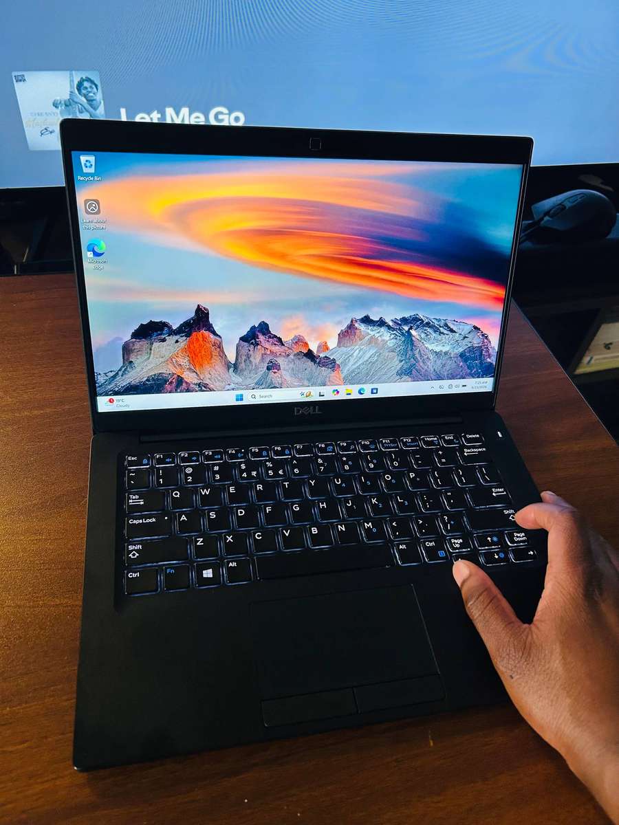 Dell Latitude 7390 Touchscreen | i5-8350U | 8GB RAM | 256GB SSD | LTE
