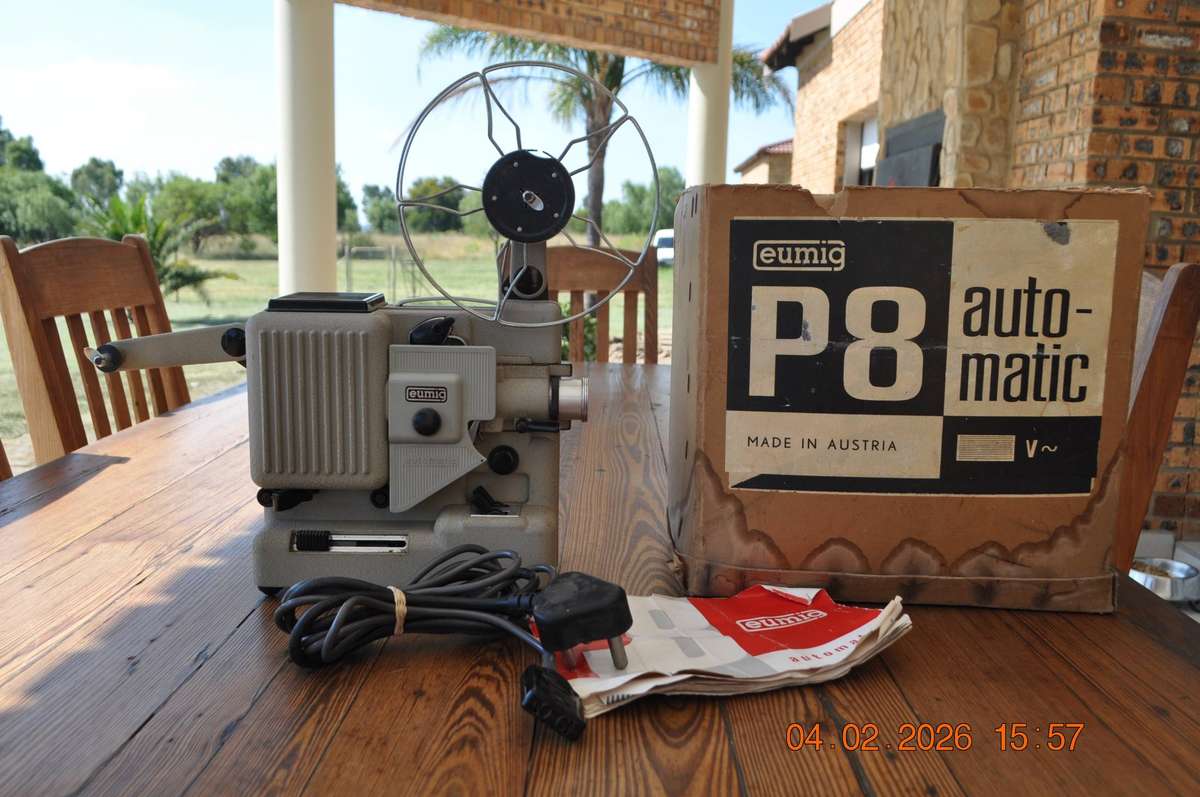 Vintage Eumig P8 8mm Film Projector