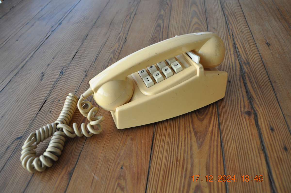 Vintage 80s Push Button Phone