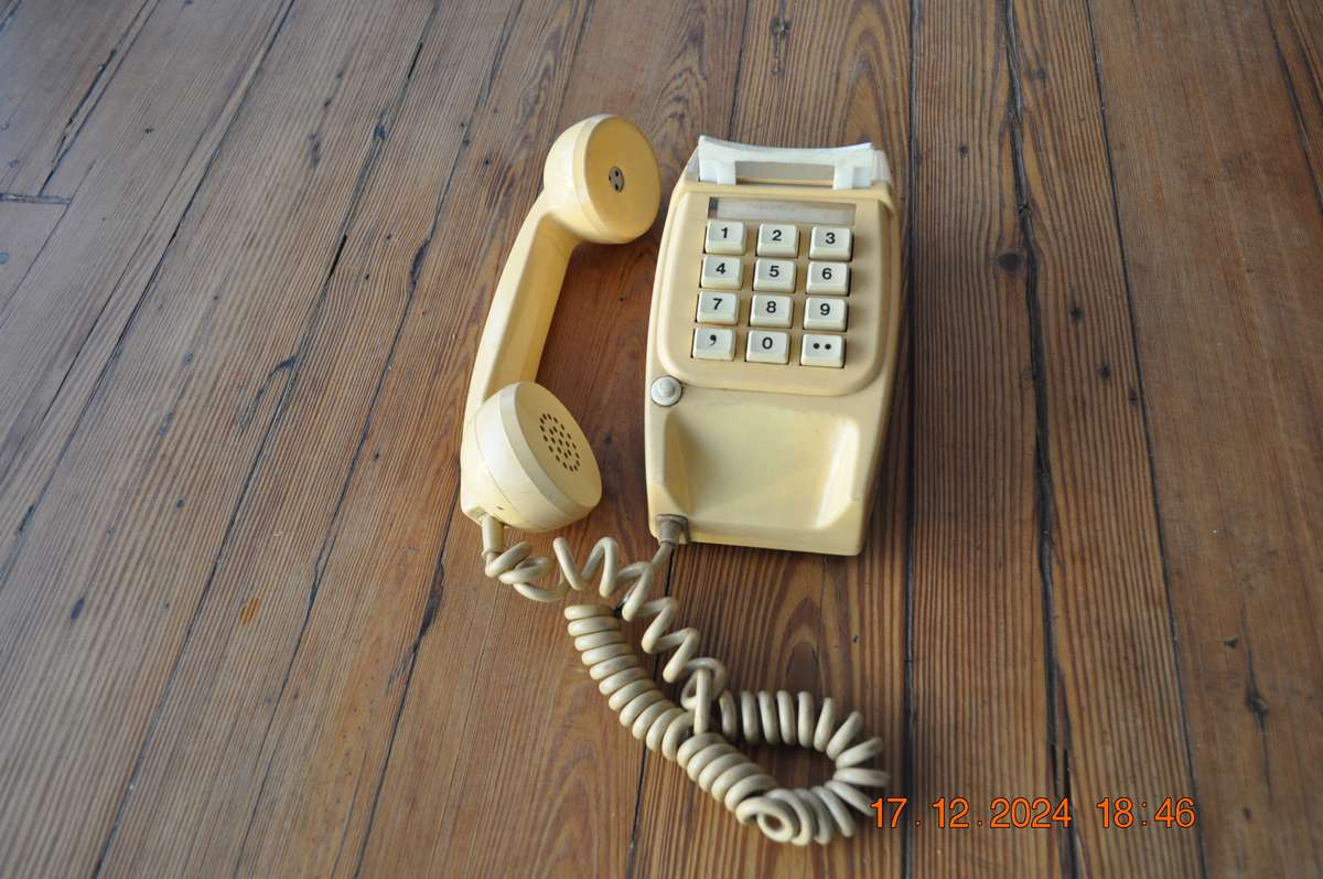Vintage 80s Push Button Phone