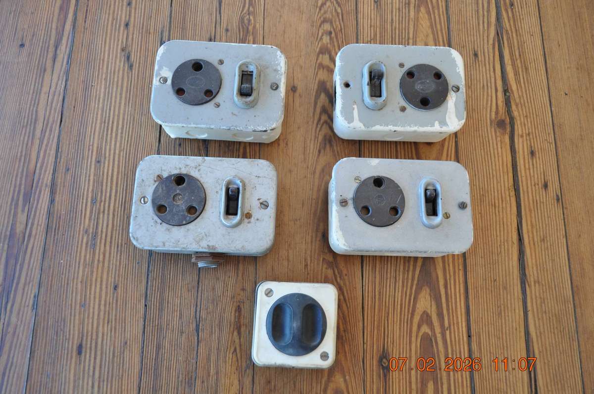Vintage Metal and Bakelite Wall Sockets R850