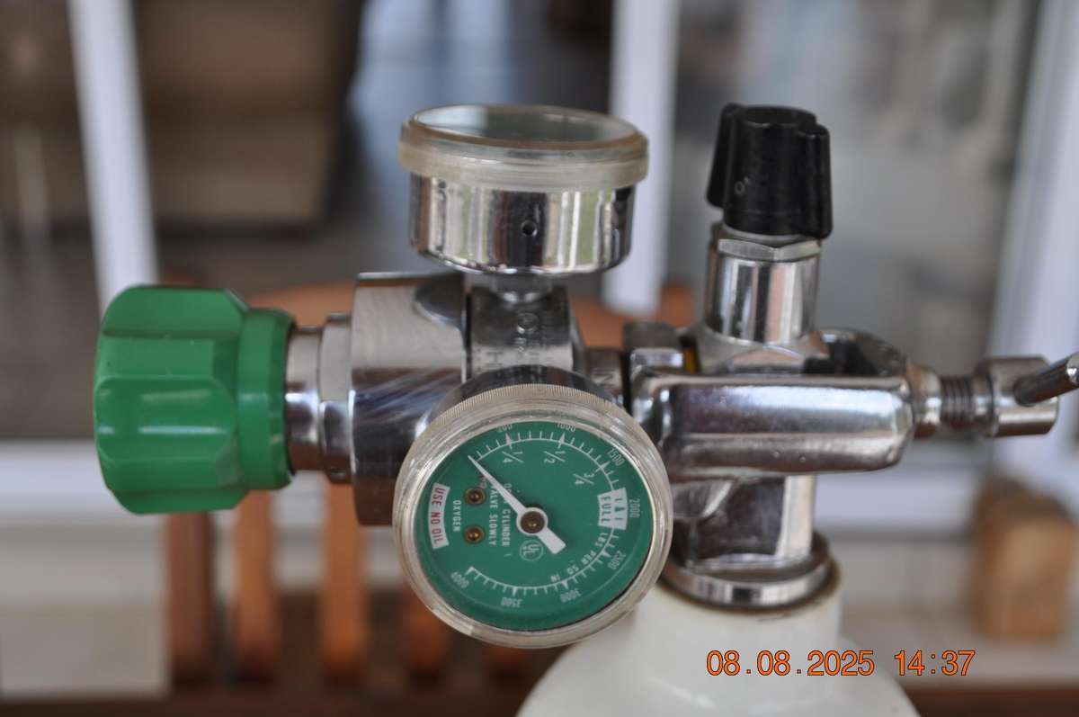 Medical Oxygen Cylinder Bottle With Regulator