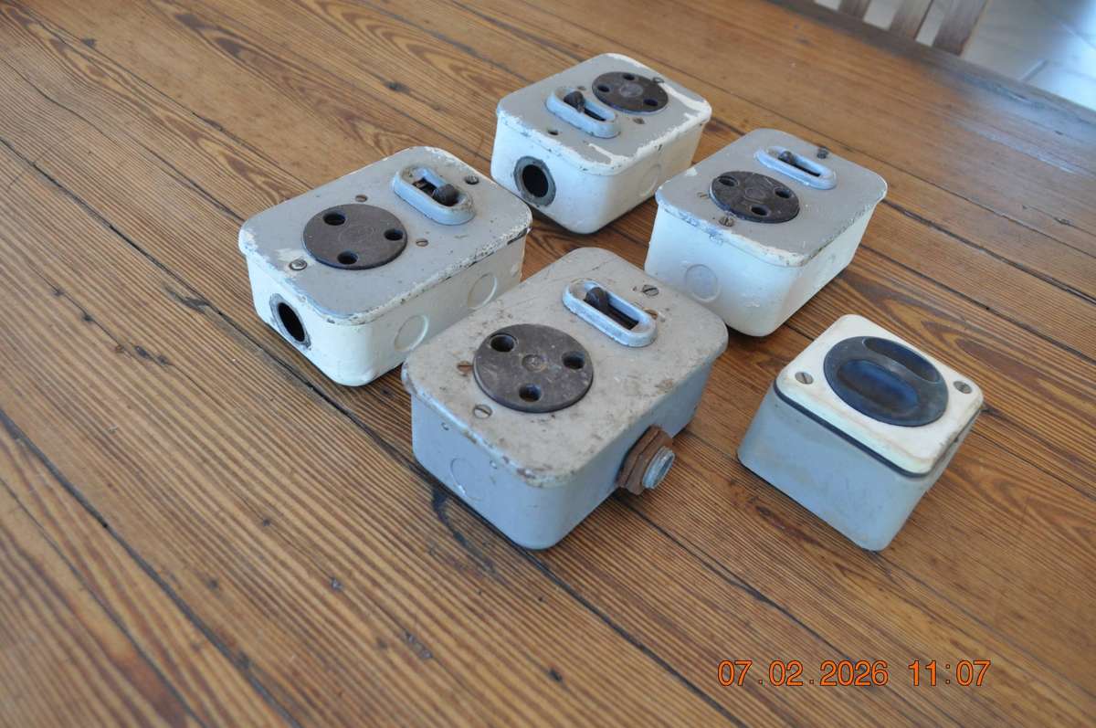 Vintage Metal and Bakelite Wall Sockets R850