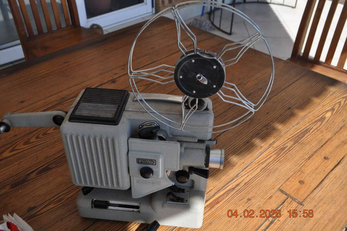 Vintage Eumig P8 8mm Film Projector