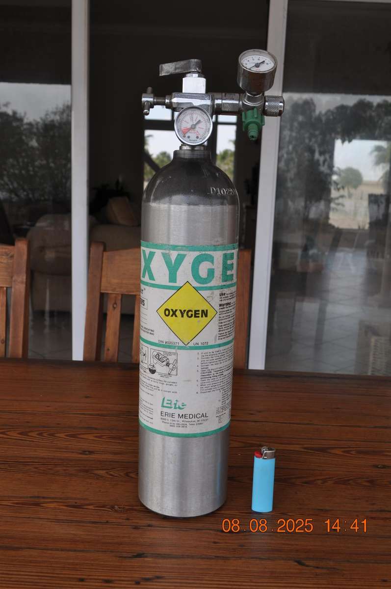 Medical Oxygen Cylinder Bottle Includes Regulator