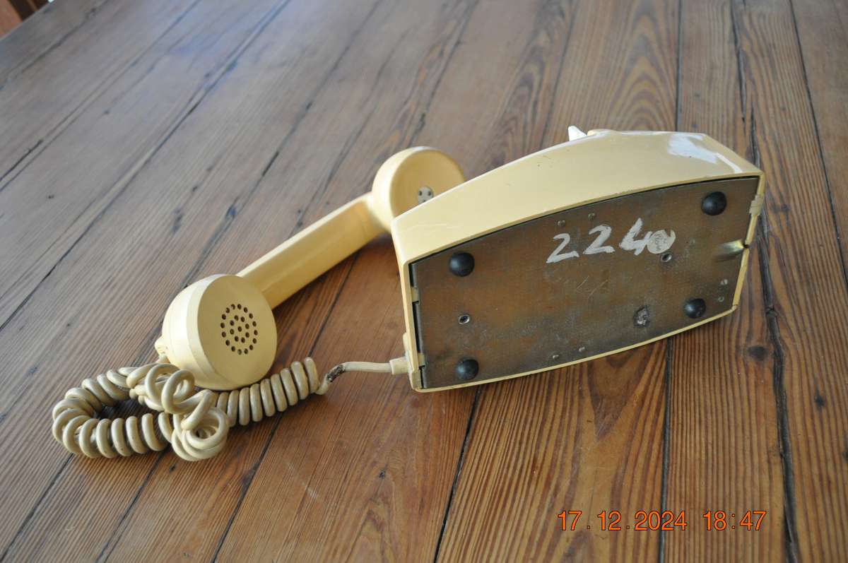 Vintage 80s Push Button Phone