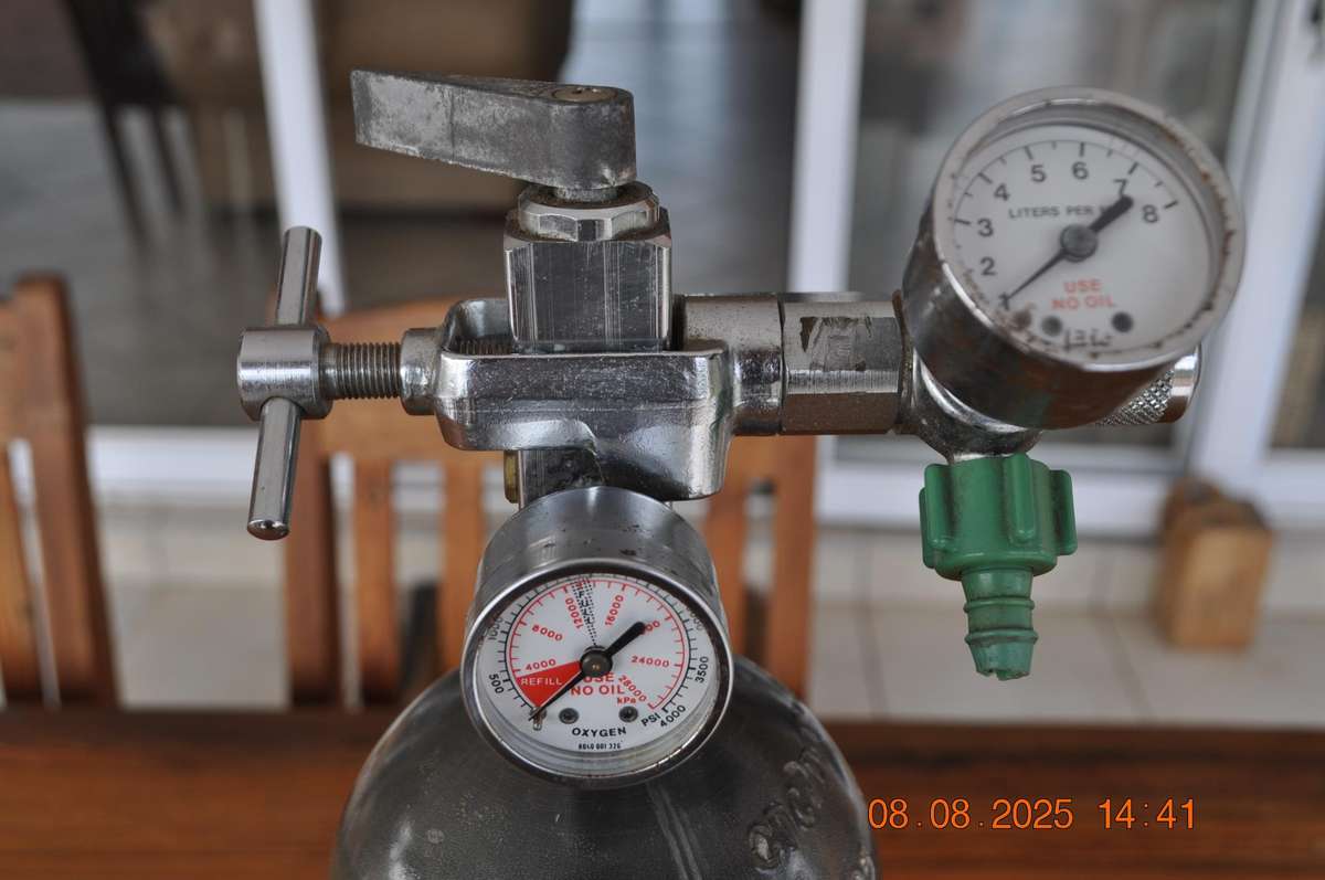 Medical Oxygen Cylinder Bottle Includes Regulator