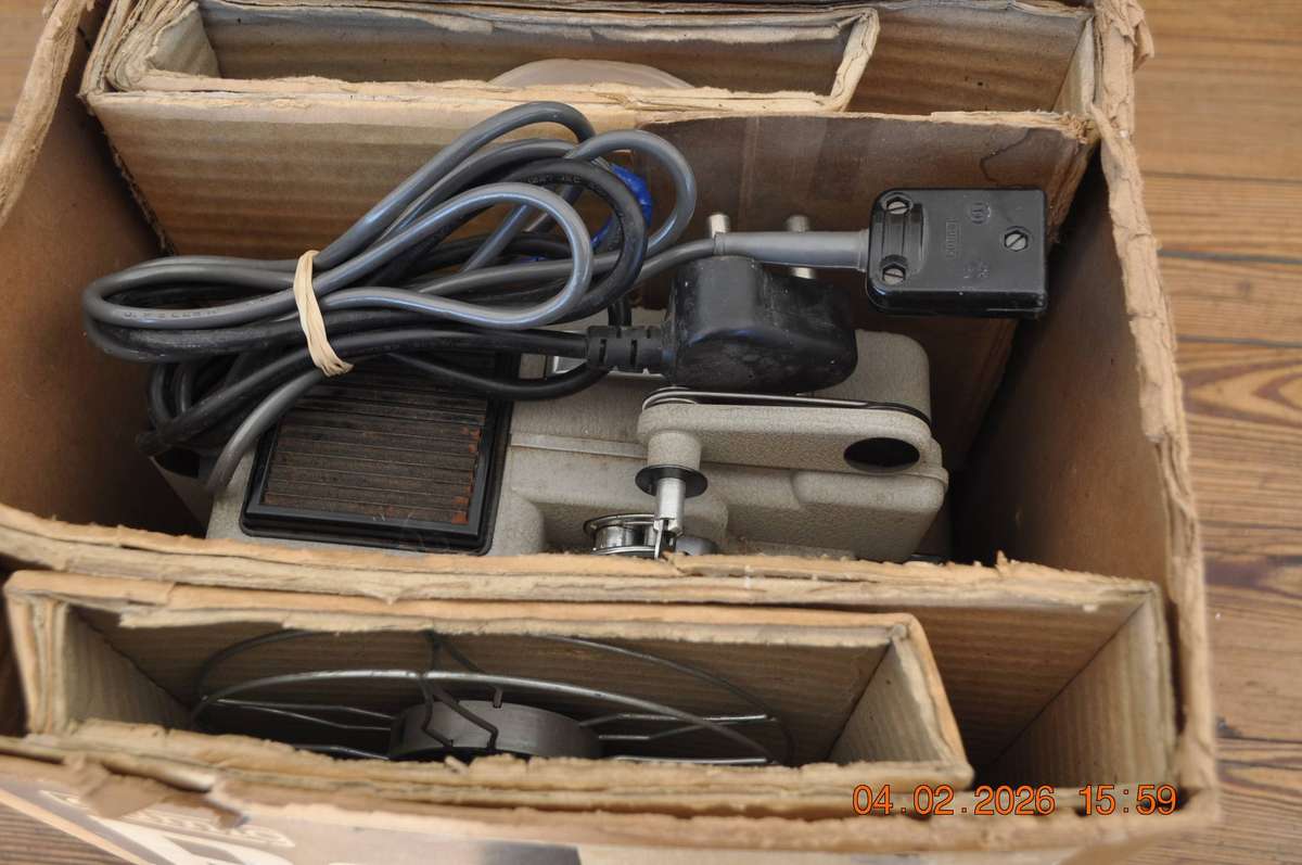Vintage Eumig P8 8mm Film Projector
