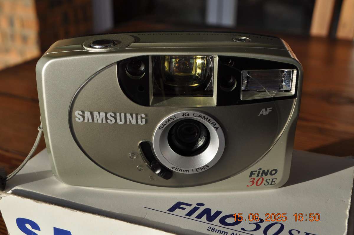 Samsung Fino 30Se 35mm Film Camera