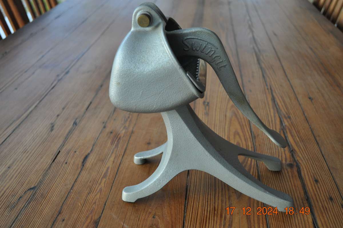 Vintage Swing-it Juicer