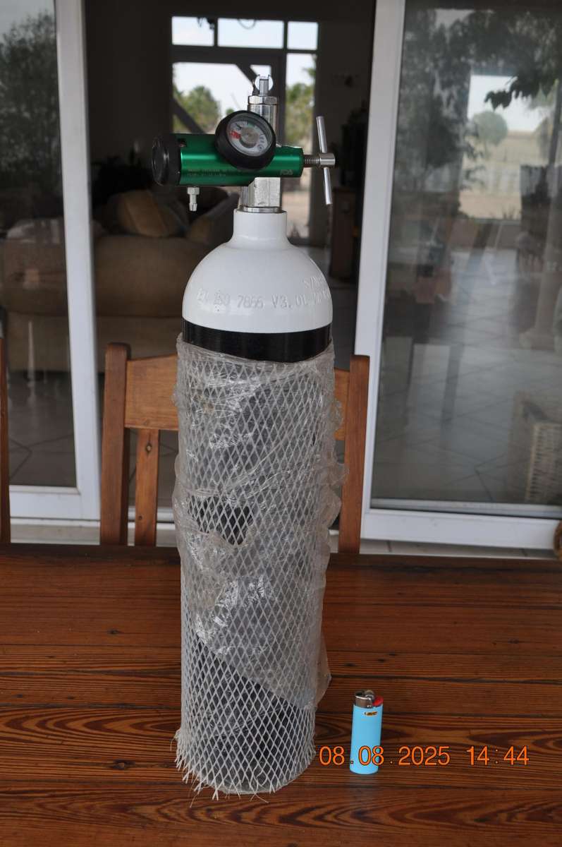 Medical Oxygen Cylinder Bottle Plus Regulator