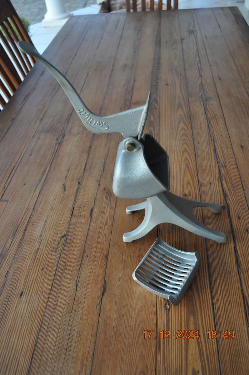 Vintage Swing-it Juicer