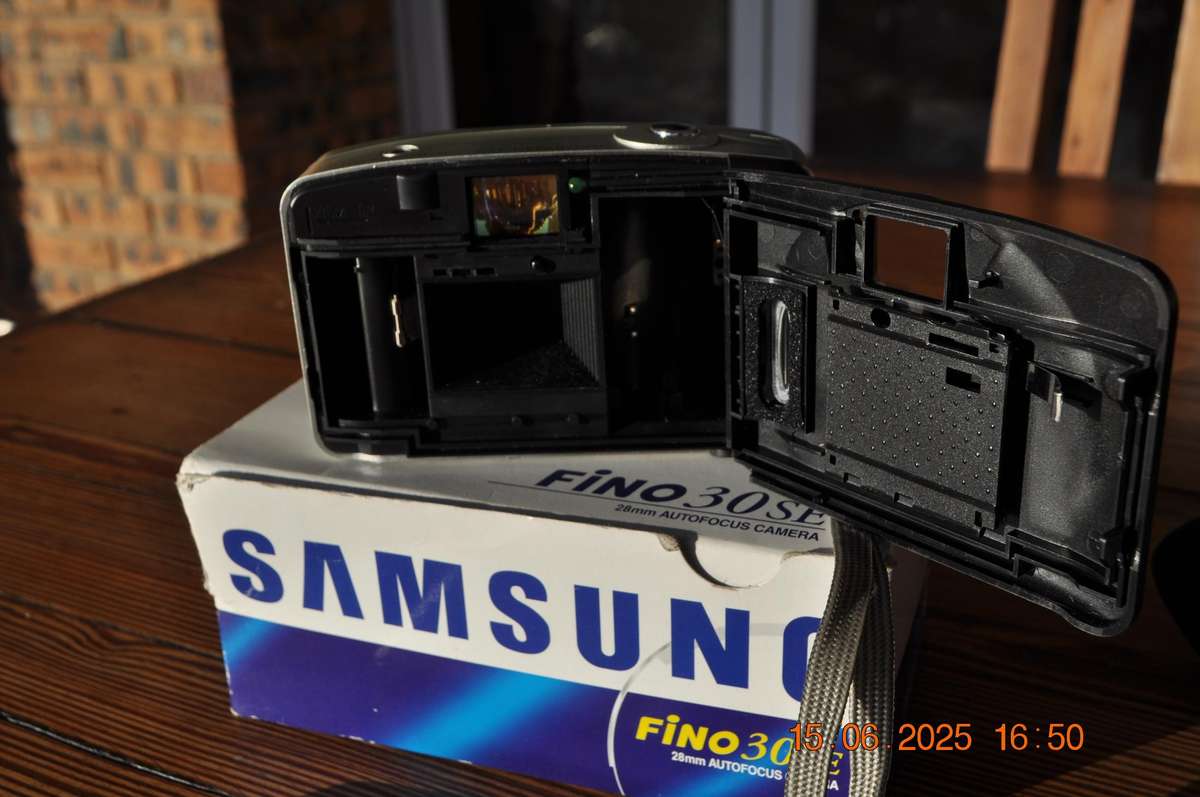 Samsung Fino 30Se 35mm Film Camera