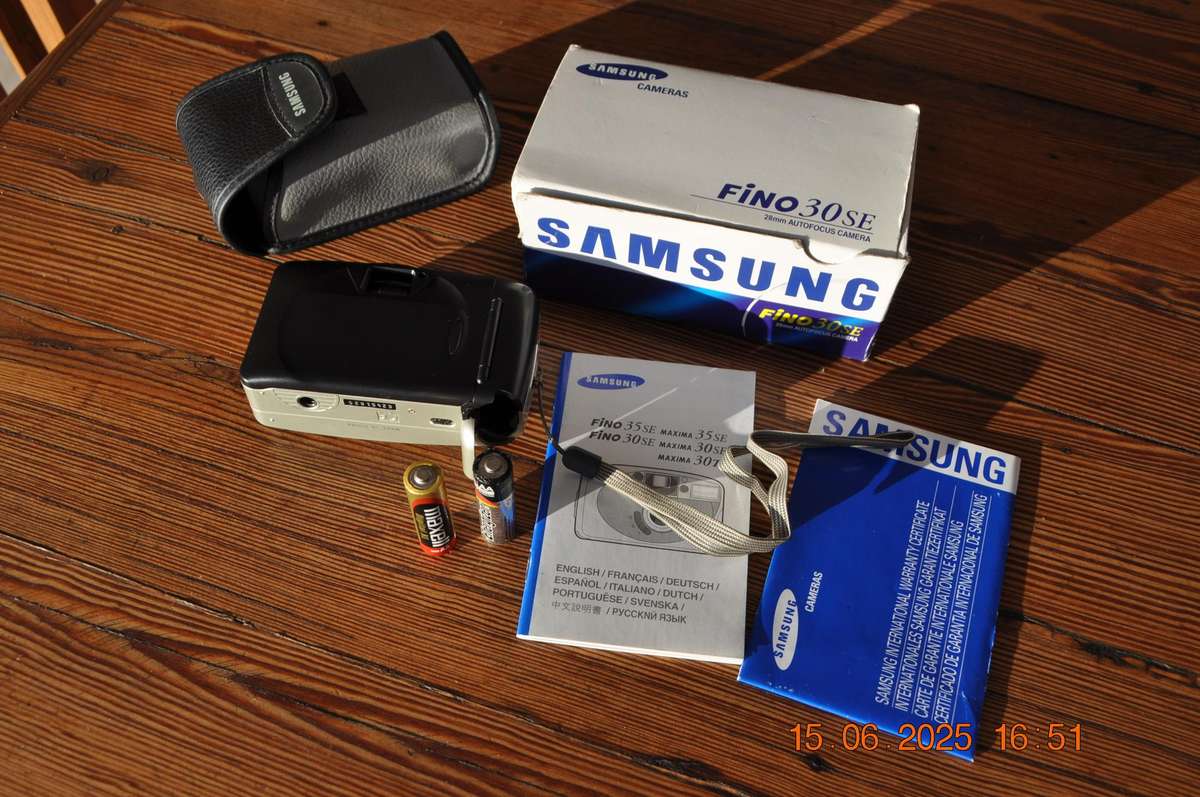 Samsung Fino 30Se 35mm Film Camera