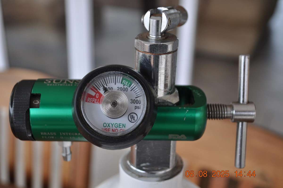 Medical Oxygen Cylinder Bottle Plus Regulator