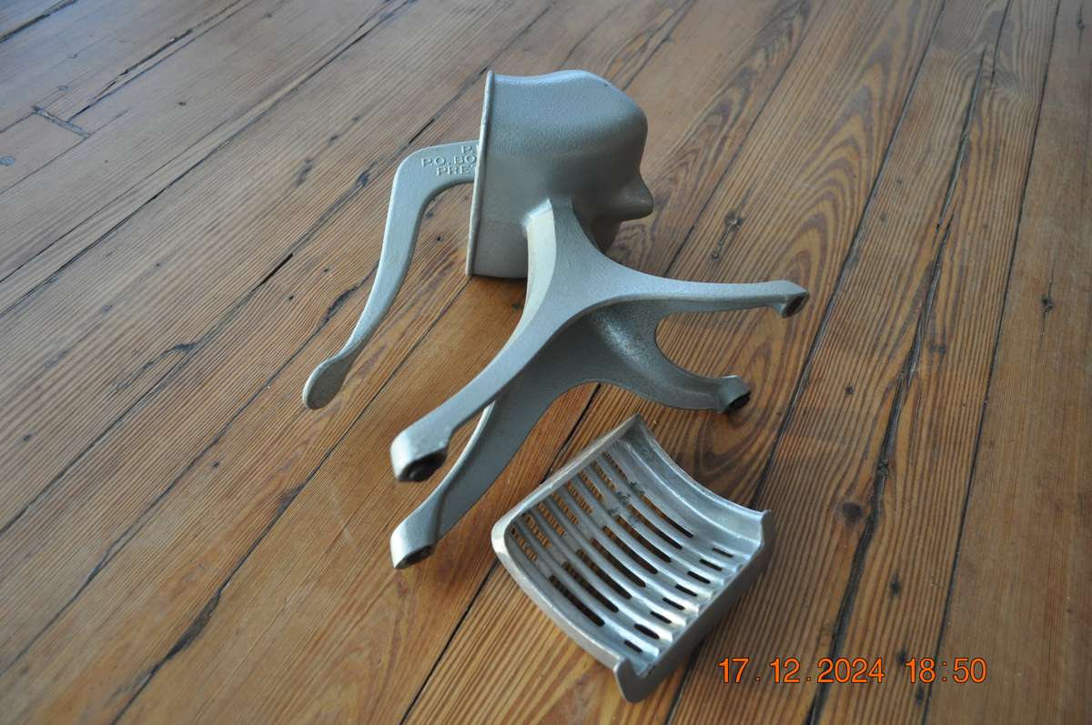 Vintage Swing-it Juicer