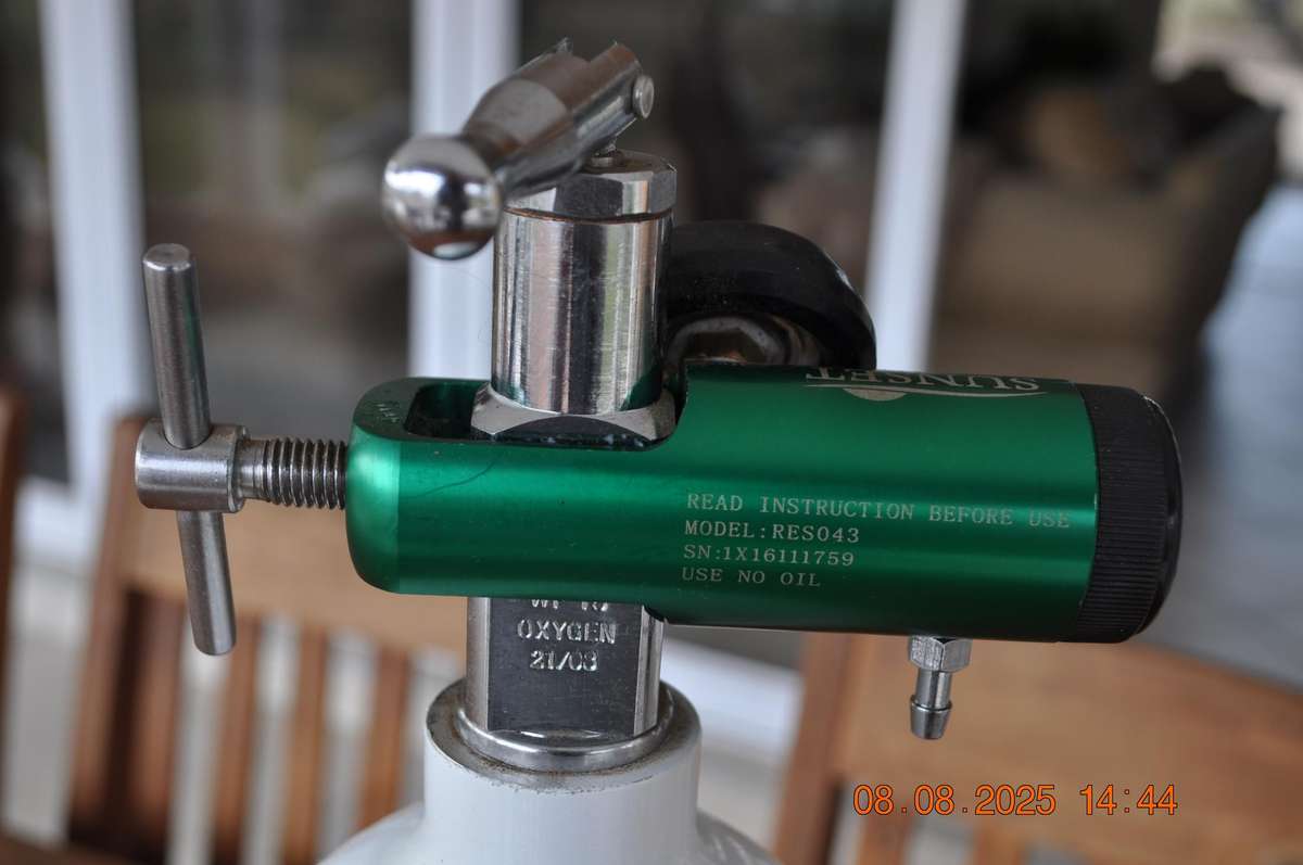 Medical Oxygen Cylinder Bottle Plus Regulator