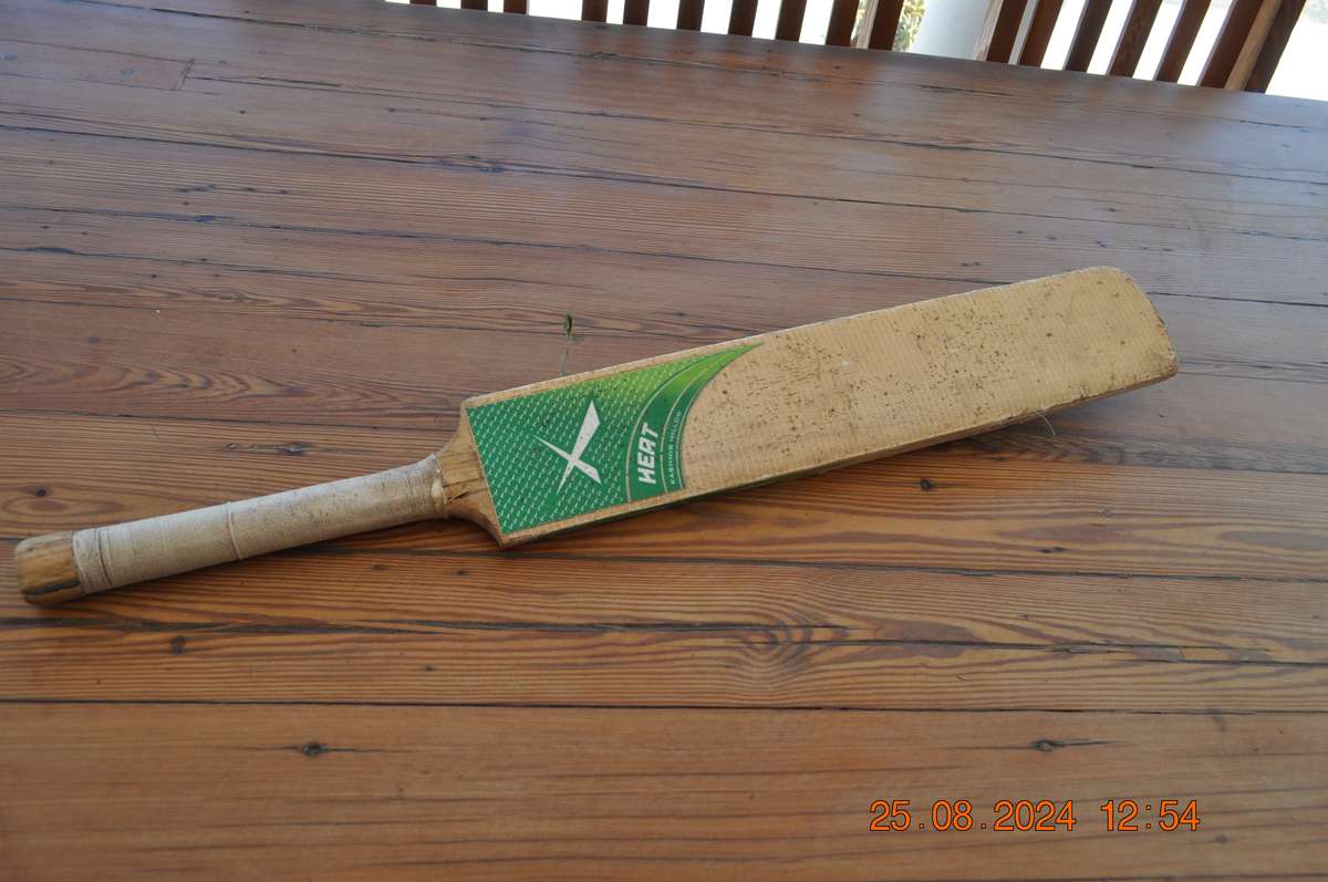 Maxed Youth Cricket Bat Size 6