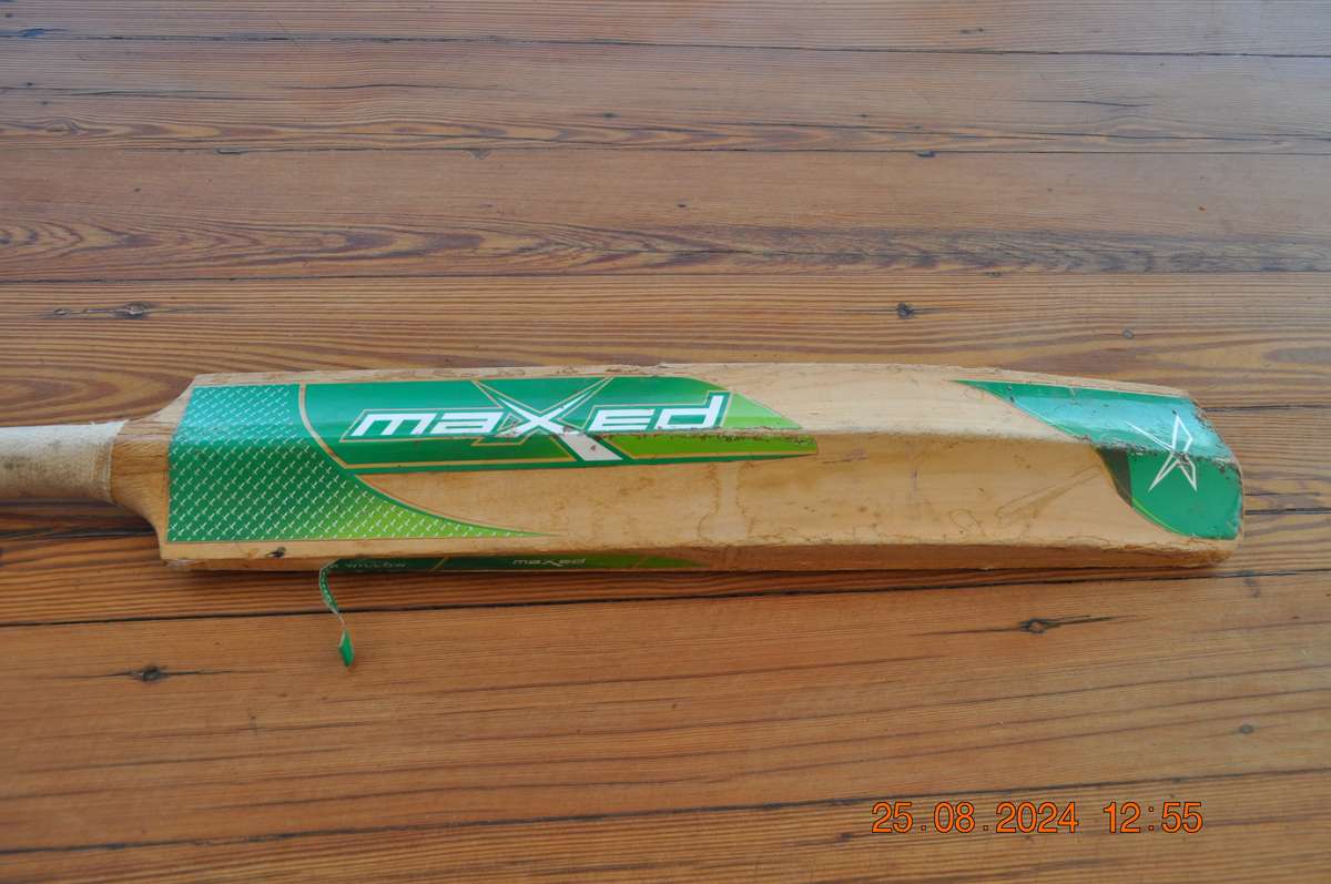 Maxed Youth Cricket Bat Size 6