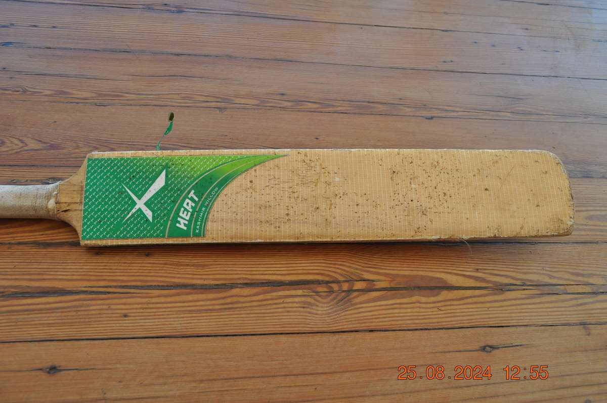 Maxed Youth Cricket Bat Size 6