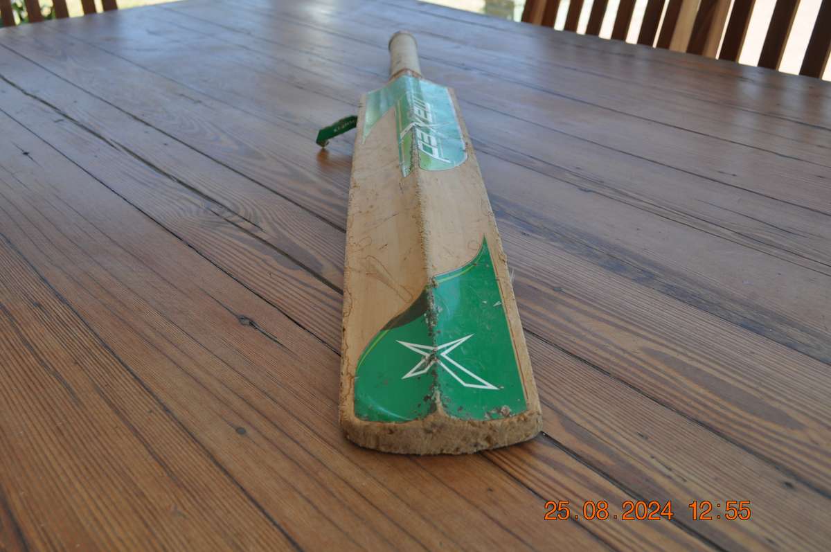 Maxed Youth Cricket Bat Size 6