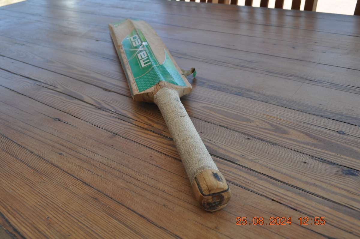 Maxed Youth Cricket Bat Size 6